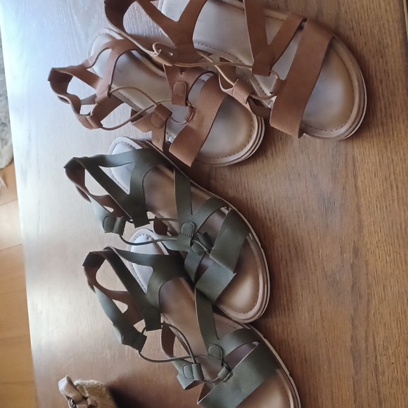 Shoe bundle Womens sandals time and tru olive and tan color size 10 never worn - Picture 2 of 5